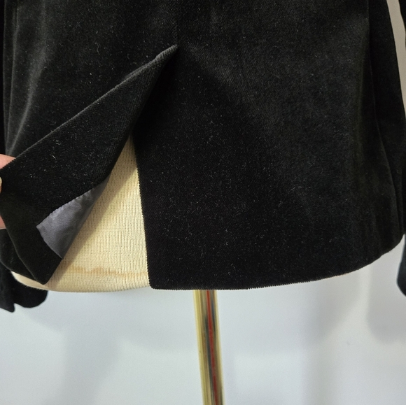 J.CREW Black Crushed Velvet Schoolboy Blazer. Size 2 - Picture 7 of 11